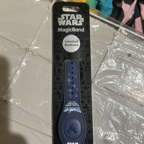 NEW StarWars Galaxy’s Edge Magicband - Picture 4 of 6